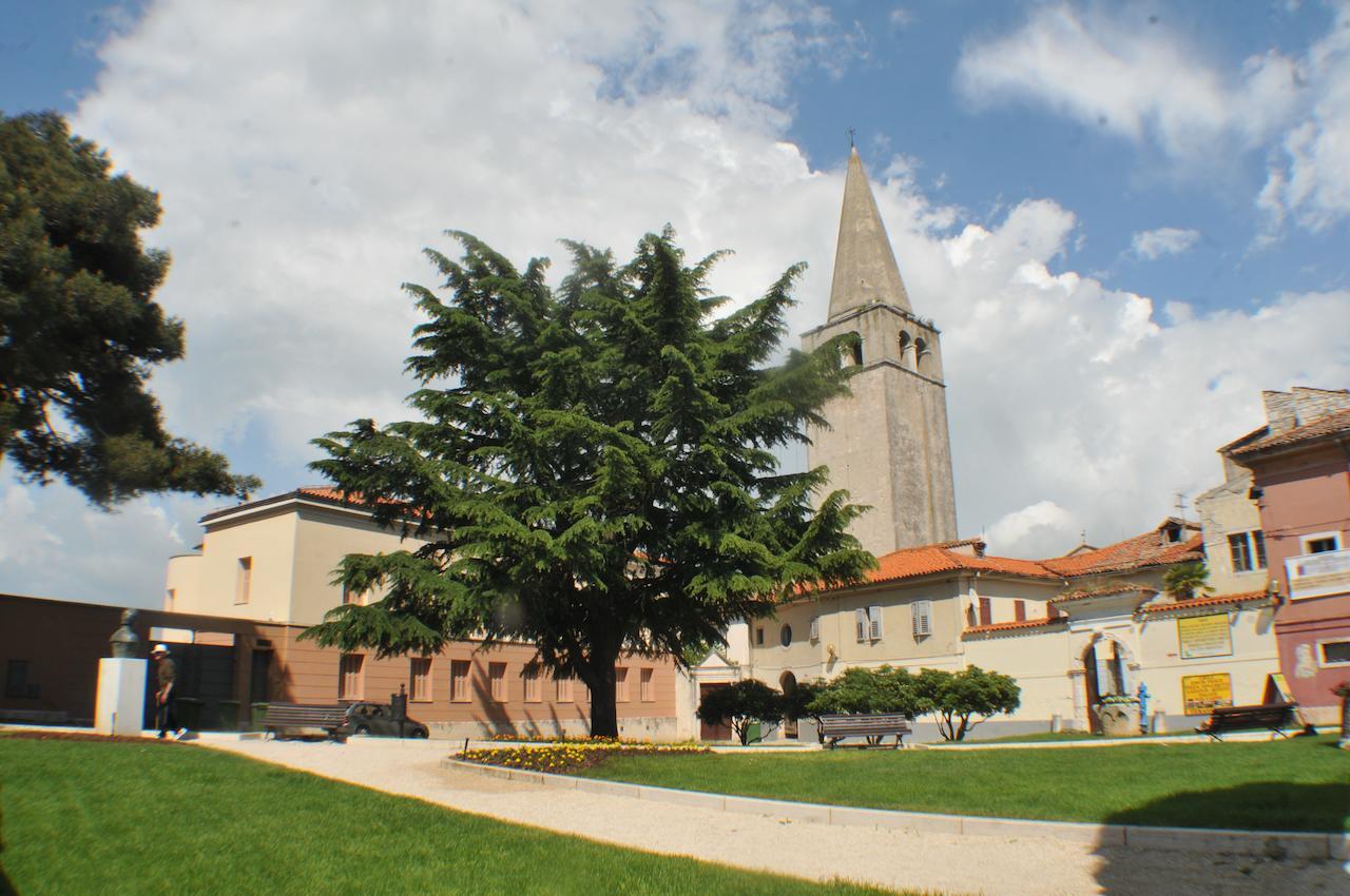 Hostel Alma 2 Poreč Exterior foto